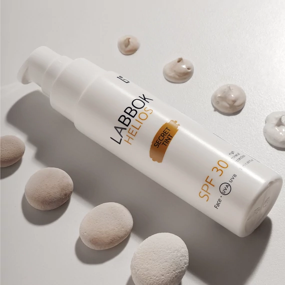 LABBOK SPF 30 színezett arcfényvédő - fizikai fényvédővel